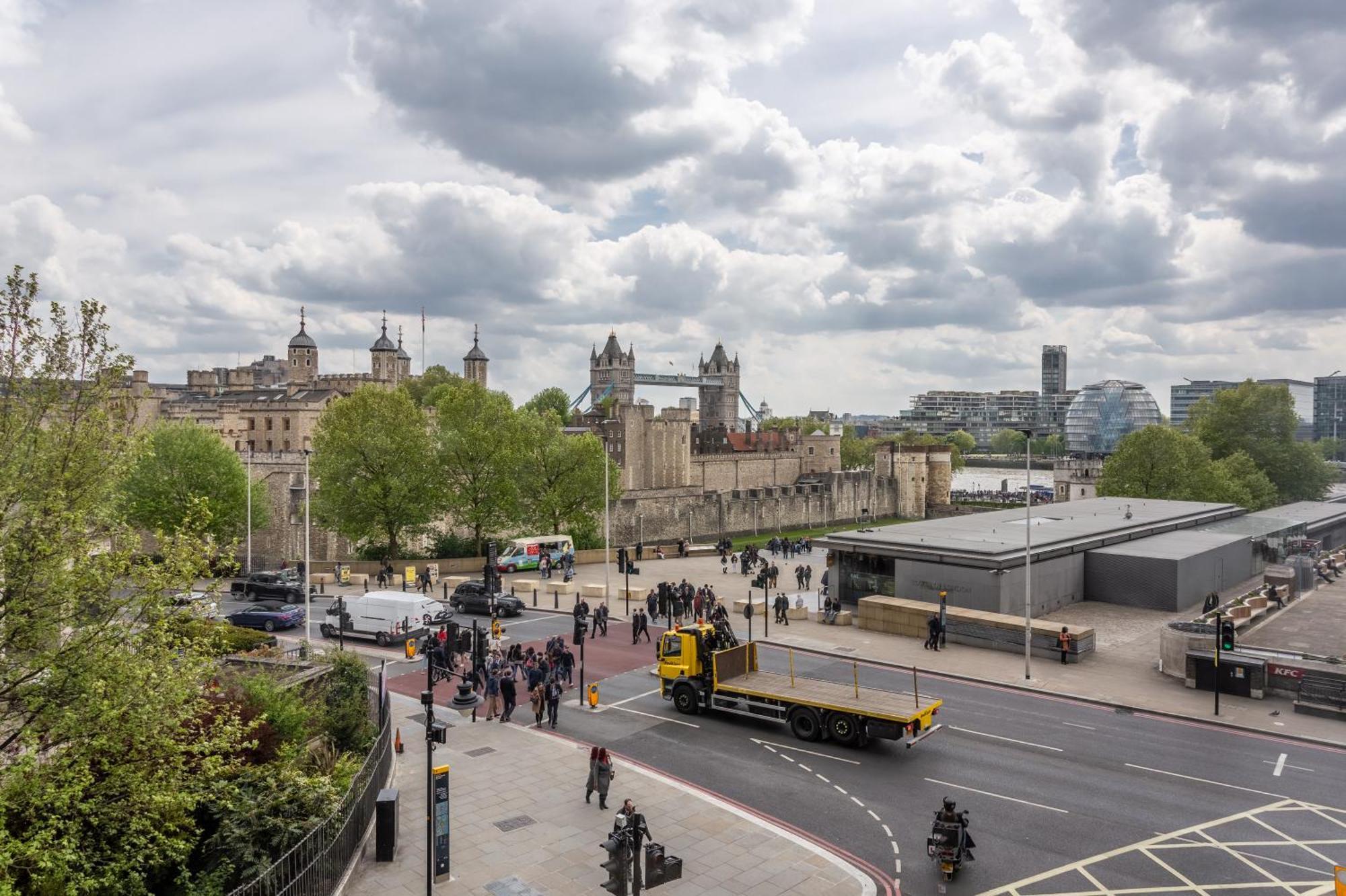 Large & Central 2bd Flat - Tower Hill London